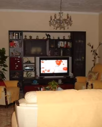 Casa indipendente di 300 m² con più di 5 locali e 