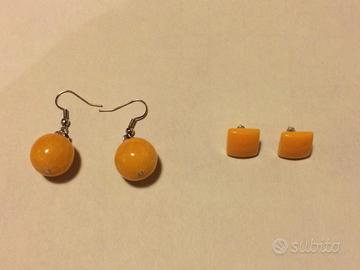 2 paia orecchini bigiotteria. Gialli.