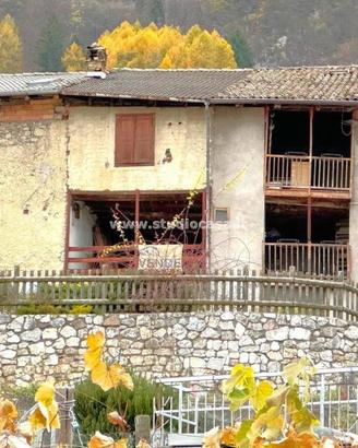 Casa indipendente di 150 m² con più di 5 locali a 