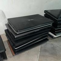 Stock 32 pc portatili e caricatori