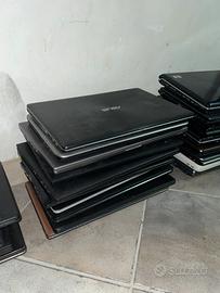 Stock 32 pc portatili e caricatori