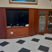 parete soggiorno+tavolo e sedie calligaris