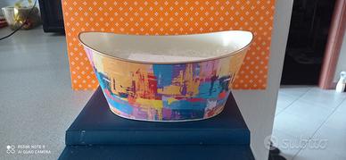 Contenitore in metallo colorato 