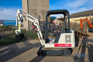 Miniescavatore Bobcat 320