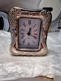 orologio da tavolo con cornice d'argento