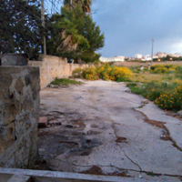 Area scoperta pavimentata e semirecintata