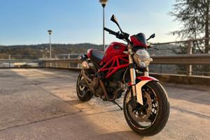 Monster 696
