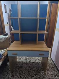 scrivania con sedia 