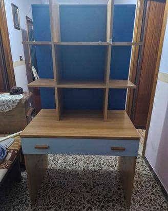 scrivania con sedia 