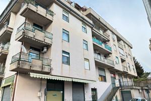 Appartamento signorile + ampio garage riserva idri