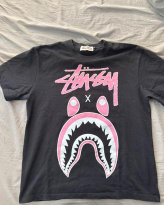 T-shirt Stüssy nera, taglia S, nuova.