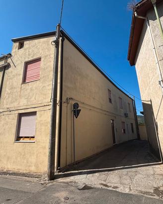 Villacidro - Indipendente con cortile