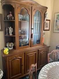 Vetrina in legno già smontata