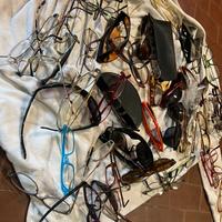 Occhiali usati in blocco