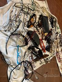 Occhiali usati in blocco