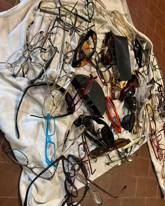 Occhiali usati in blocco