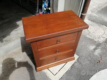 Comodino arte povera