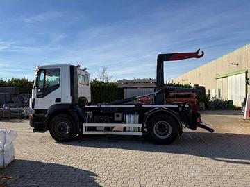 Iveco stralis con gancio scarrabile tam 16