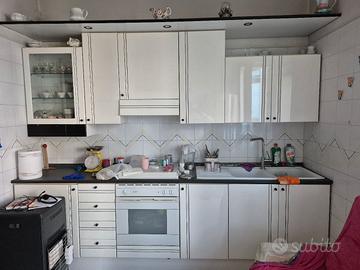 Cucina artigianale innlegno massello.