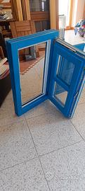 finestra in larice laccato azzurro  45 * 75
