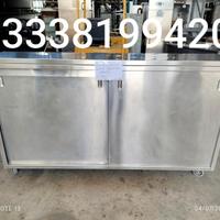 Armadio in acciaio inox con ruote