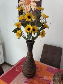 vaso con composizione girasoli