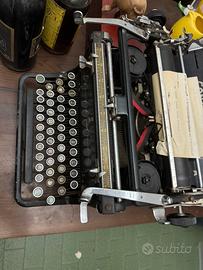 Macchina da scrivere Olivetti da collezione
