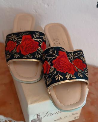 Vintage pantofole rosse rose