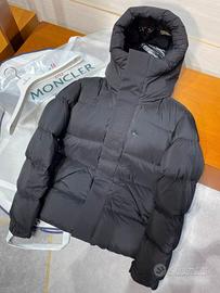 Moncler Piumino corto Madeira con cappuccio