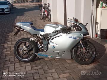 MV AGUSTA 750 F4