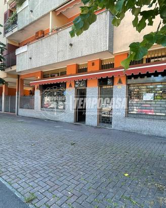 Locale Commerciale a Paderno Dugnano