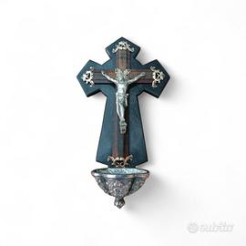 antico crocifisso acquasantiera