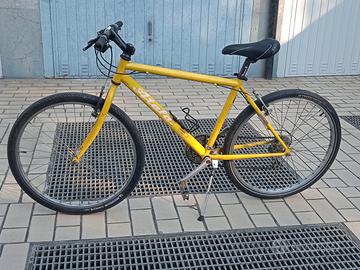  mtb marca Atala conruote del 26  funziona  bene