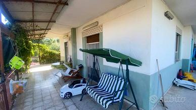 Villa di 110 m² con 4 locali a Carini