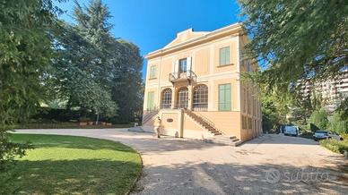 Uffici di ampia metratura in villa di lusso