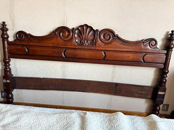 Testiera letto antica in legno massello intagliato