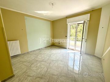 Villetta a schiera con box e spazio esterno