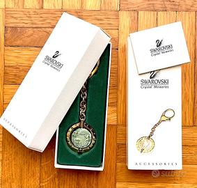 Portachiavi con globo di cristallo.