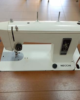 Macchina per cucire NECCHI