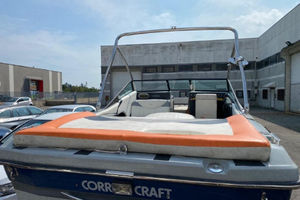 Barca adatta per sci d'acqua