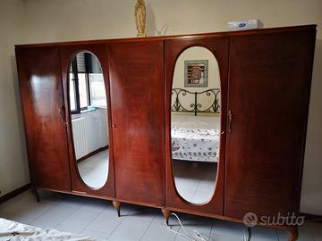 Armadio a specchio anni '60 in legno noce marrone