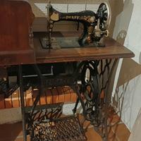 Macchina da cucire Pfaff '900 con coperchio