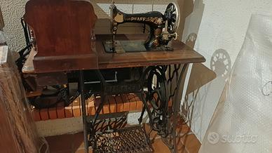 Macchina da cucire Pfaff '900 con coperchio