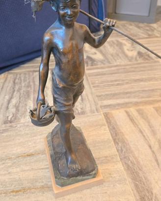 Scultura pescatore in bronzo su base di marmo