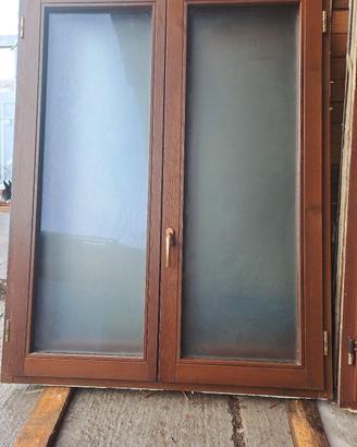 Finestre in legno e doppio vetro semi-nuove