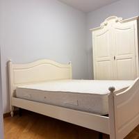 Letto matrimoniale e armadio