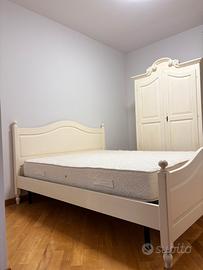 Letto matrimoniale e armadio