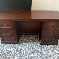 Scrivania in legno