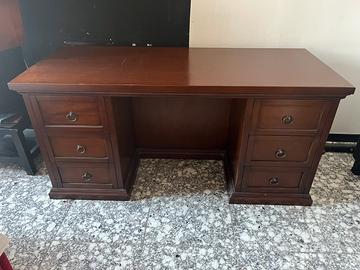 Scrivania in legno