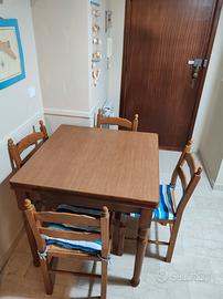 Tavolo in legno massello allungabile + 4 sedie